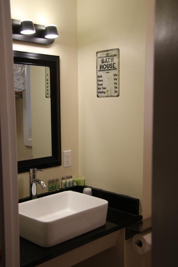 Townhouse Motel Lusk Kültér fotó