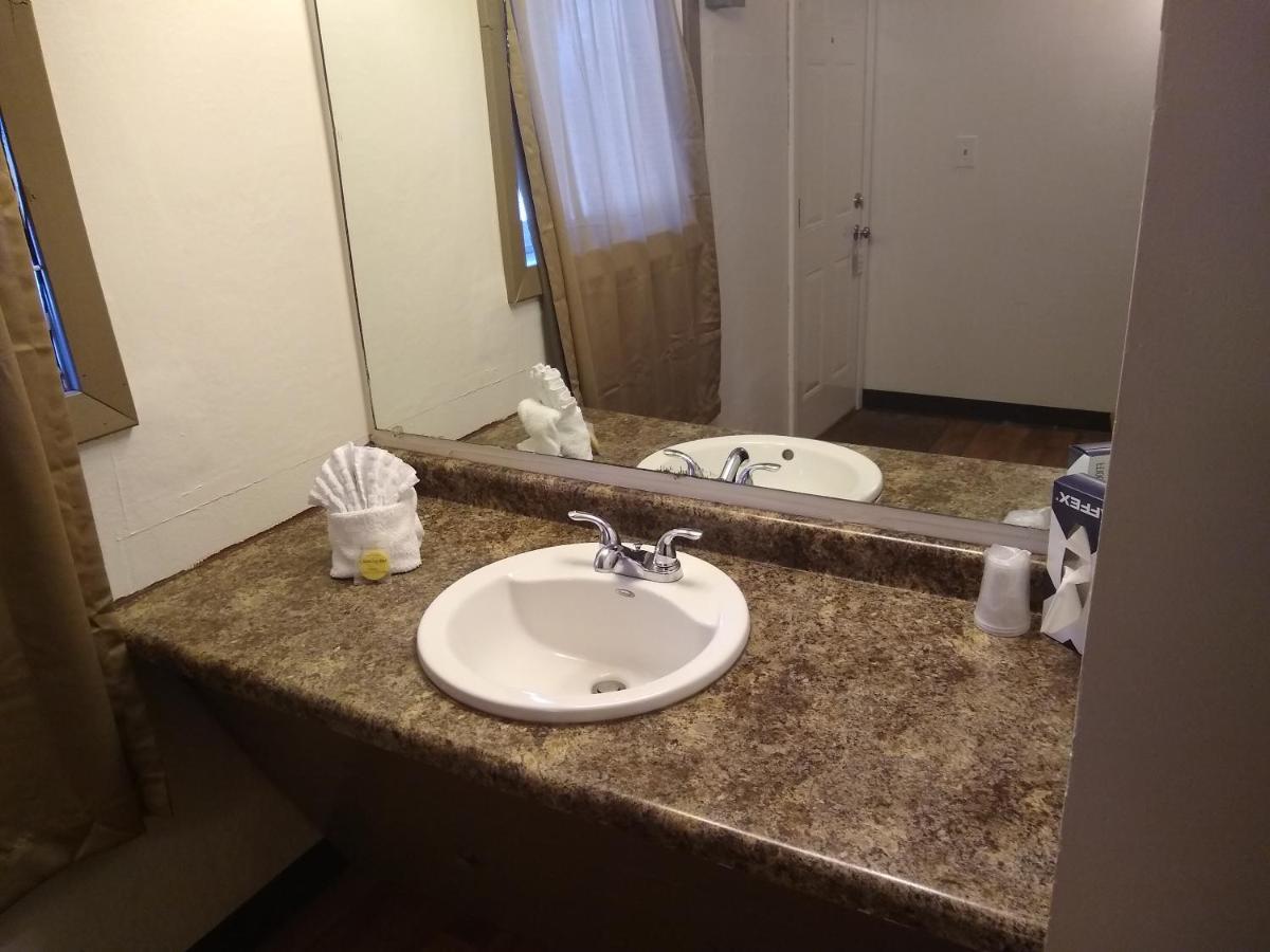 Townhouse Motel Lusk Kültér fotó